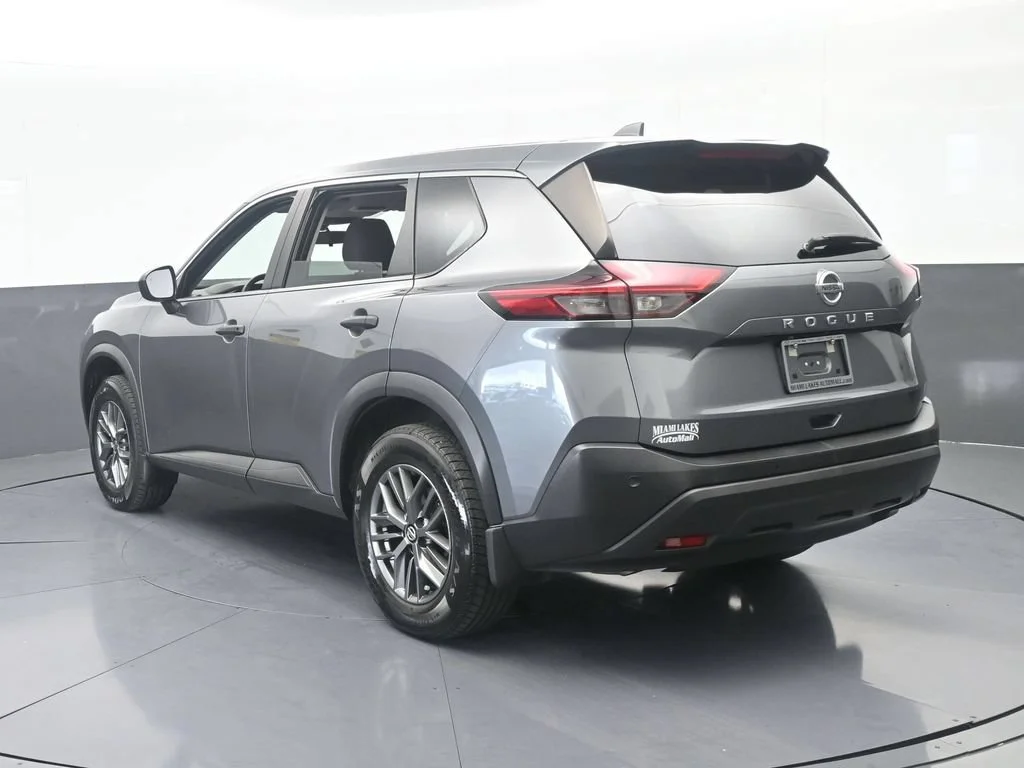 Used 2021 Gray Nissan S image 4
