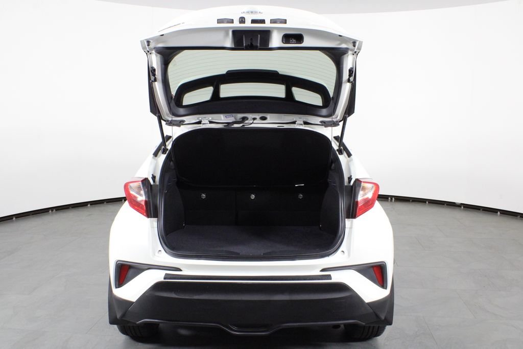 Used 2021 White Toyota XLE image 16