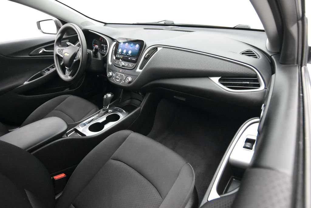 Used 2019 Summit White Chevrolet LS image 28