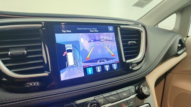 Used 2017 Silver Chrysler Limited image 25