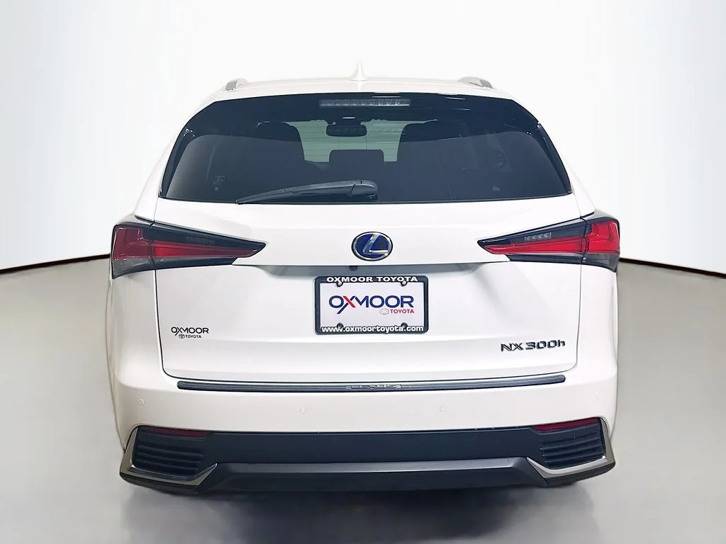 Used 2021 Eminent White Pearl Lexus Base image 6