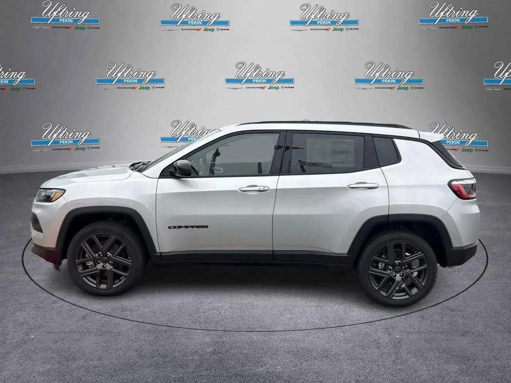 New 2026 Silver Zynith Metallic Clearcoat Jeep Latitude Altitude image 6