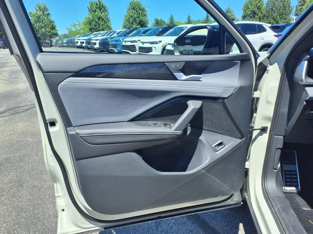 New 2026 Sandstone with Deep Black Roof Volkswagen SE R-Line Black image 9
