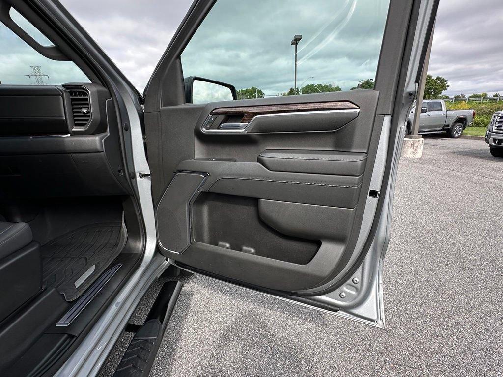 Used 2023 Sterling Metallic GMC Elevation image 15