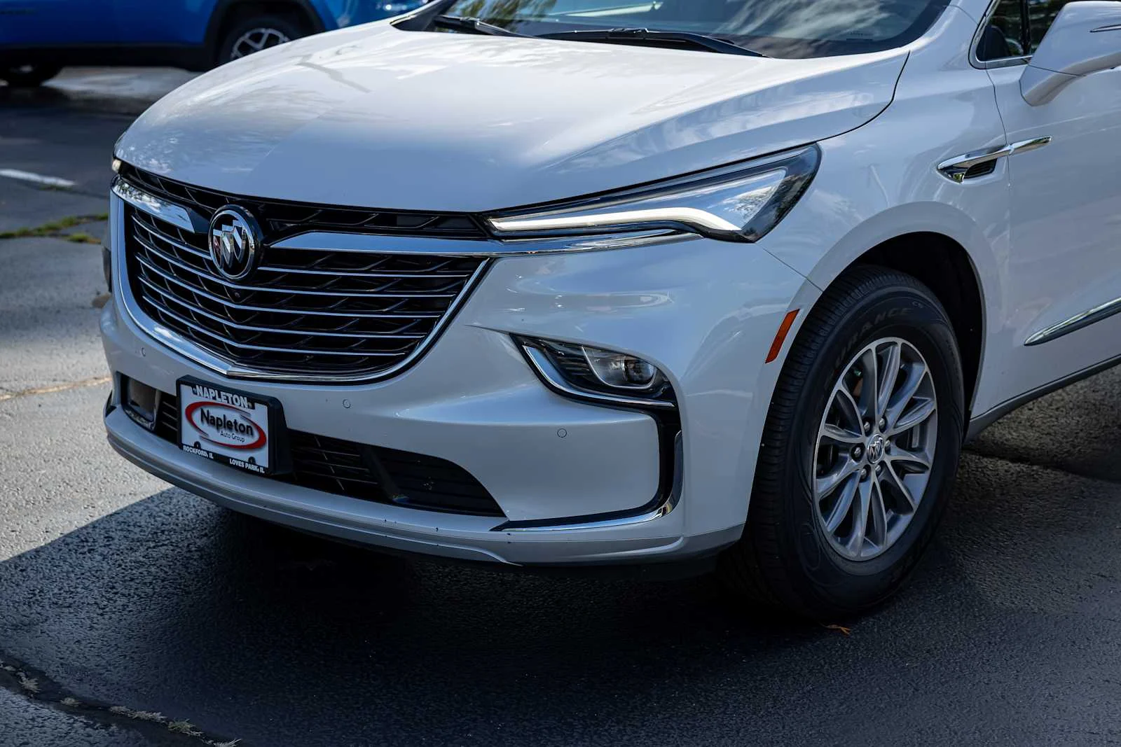 Used 2024 White Frost Tricoat Buick Essence image 39