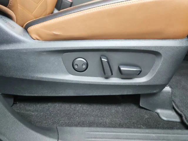 Used 2024 Gray Nissan Platinum image 41