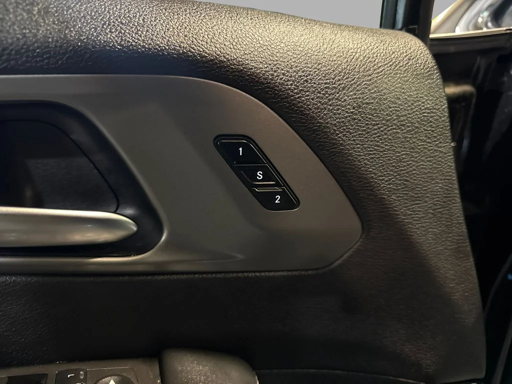 Used 2025 Black Chrysler Select image 11
