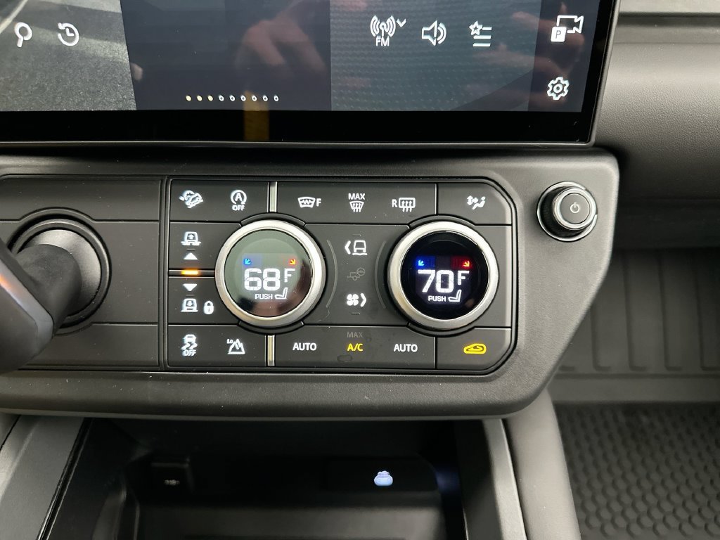 New 2026 Fuji White Land Rover X-Dynamic SE image 14