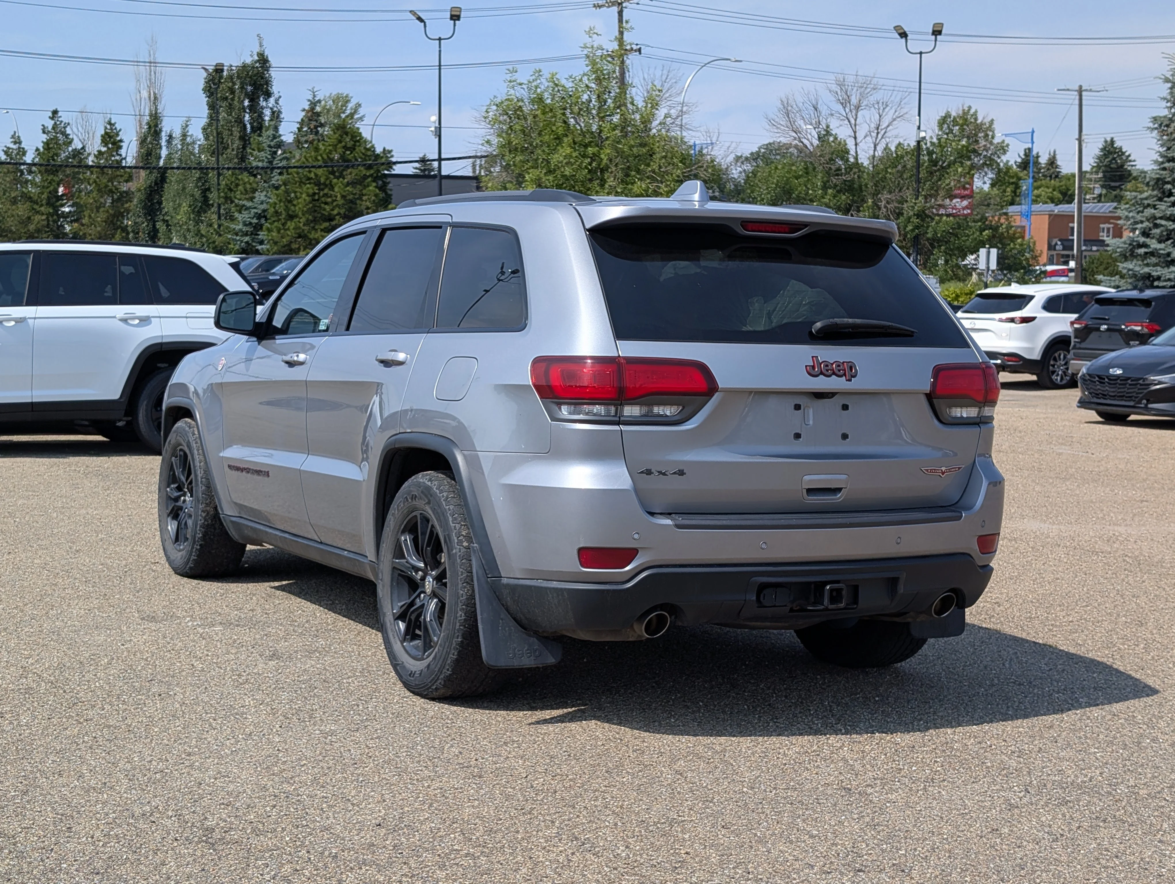 Used 2017 Billet Metallic Jeep Trailhawk image 4