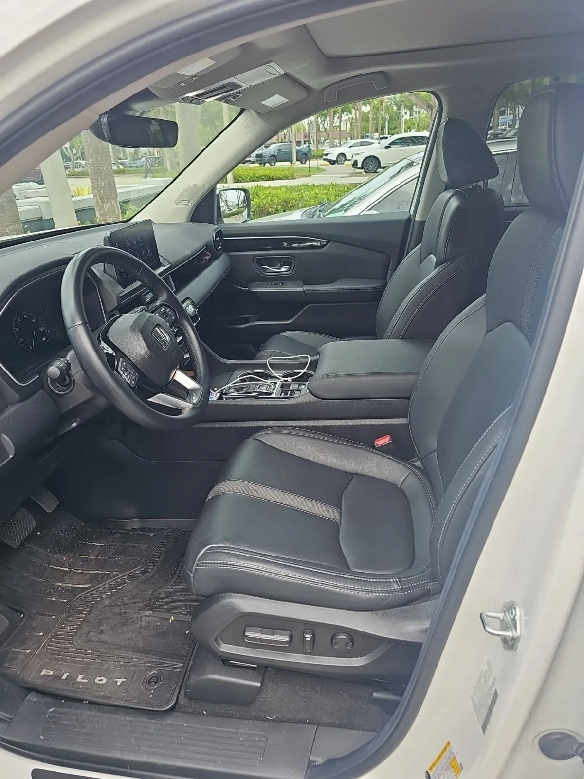 Used 2025 White Honda Touring image 3