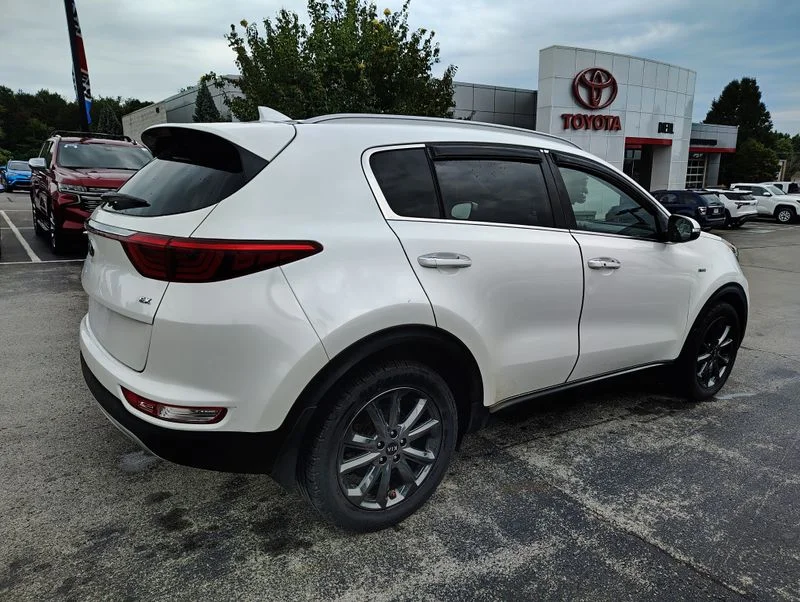 Used 2018 White Kia EX image 4