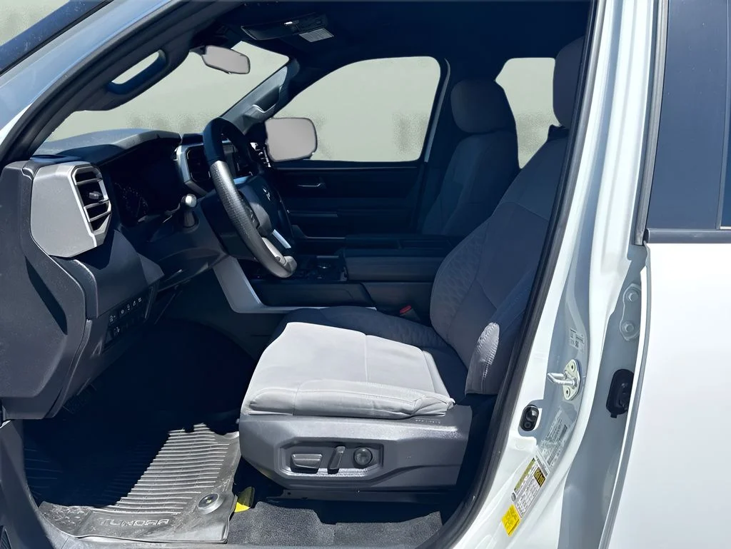 Used 2025 White Toyota SR5 image 9