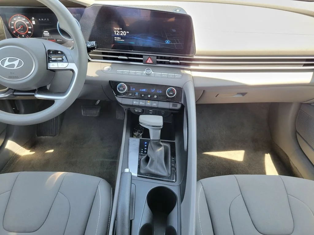 Used 2024 Black Hyundai SEL image 17