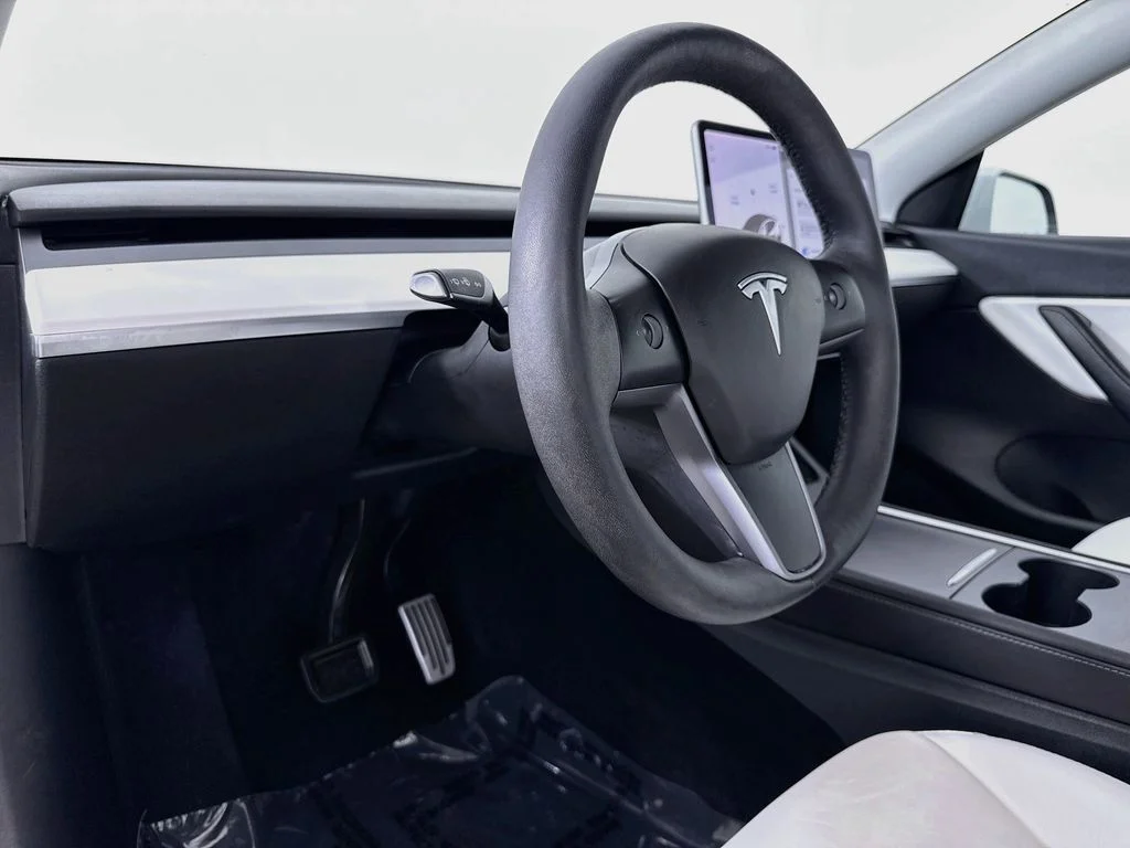 Used 2022 White Tesla Long Range image 9