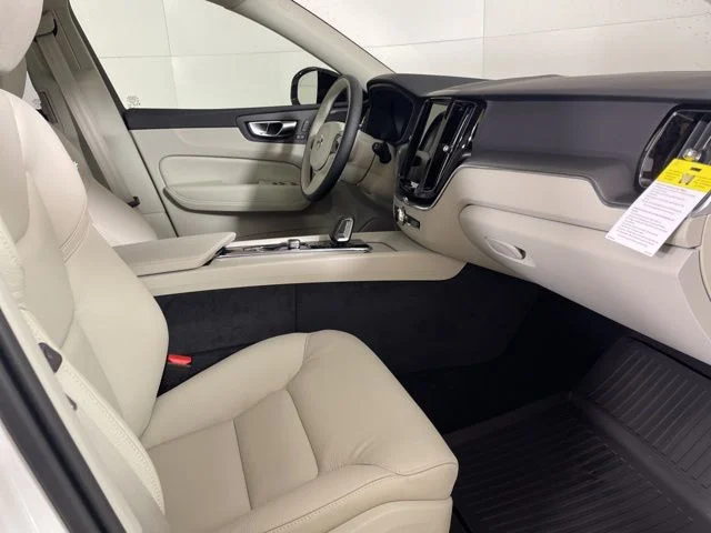 Used 2025 White Volvo T8 Plus image 25