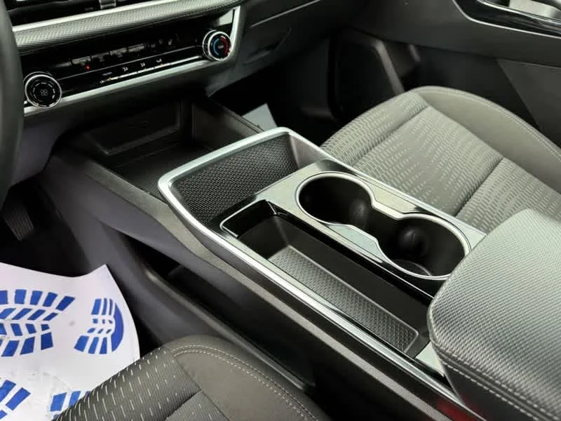 Used 2025 Sterling Gray Metallic Chevrolet FWD LT image 20