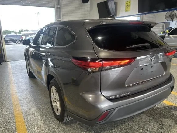 Used 2023 Gray Toyota L image 5