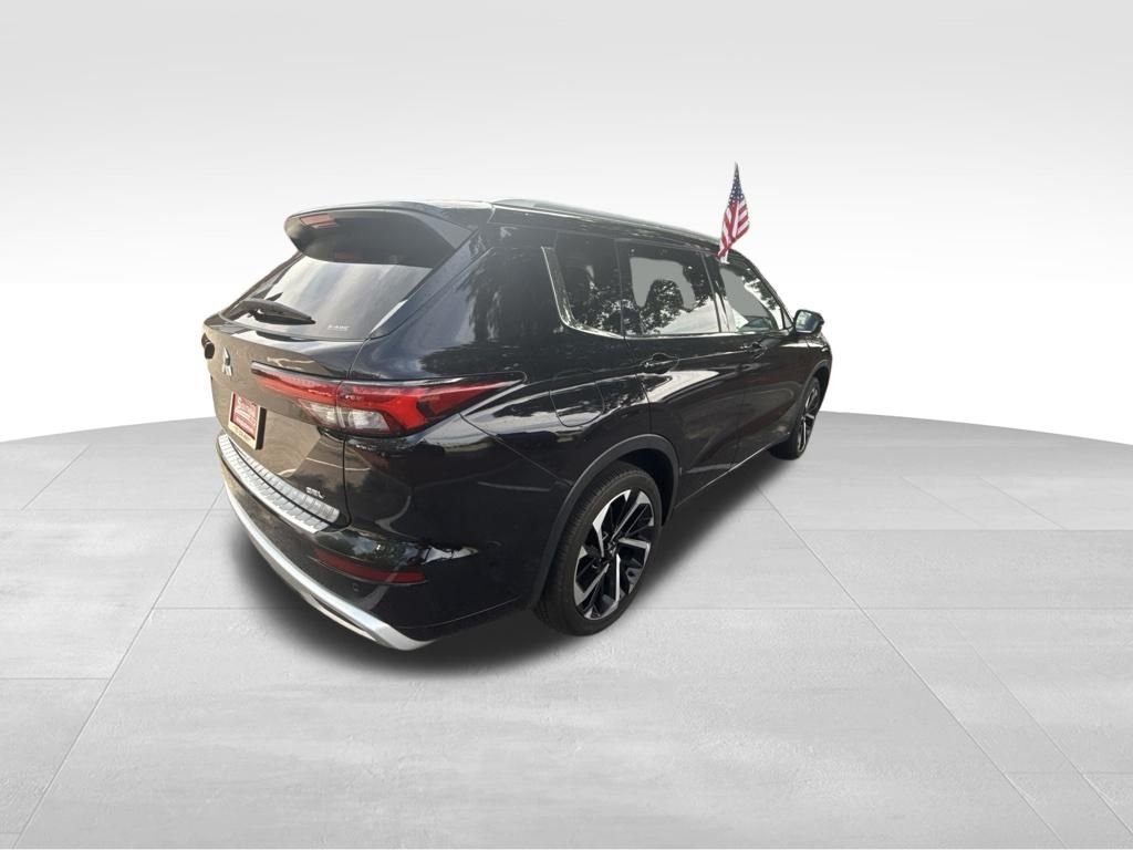 Used 2024 Gray Mitsubishi SEL Platinum Edition image 7