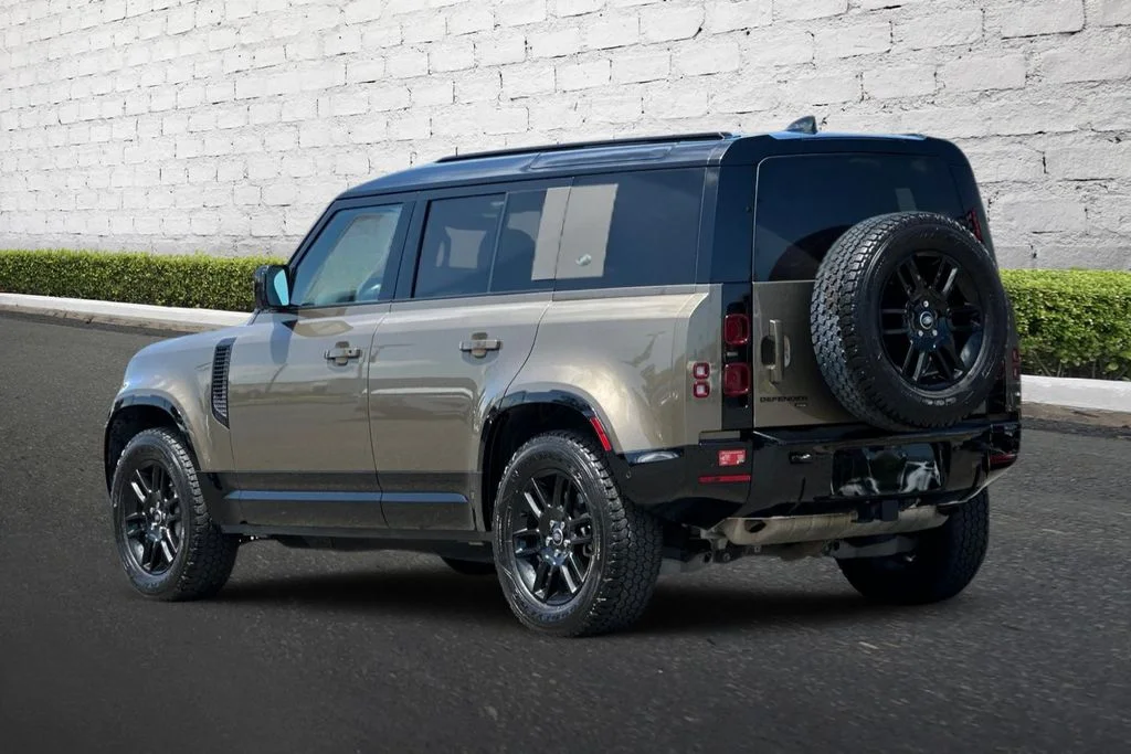 Used 2023 Brown Land Rover X-Dynamic SE image 6