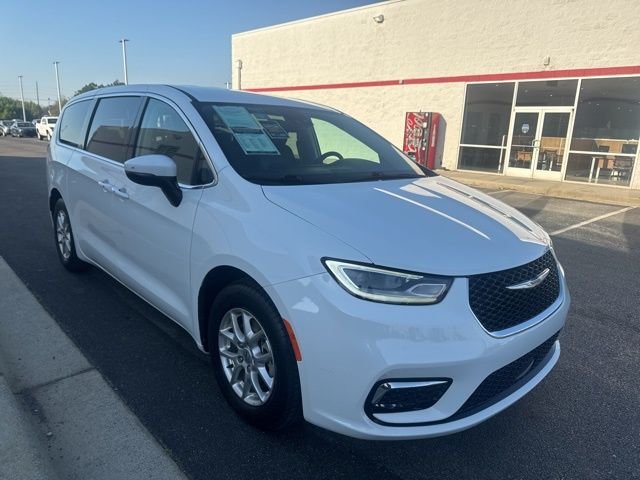 2023 Chrysler Pacifica Touring L's photo