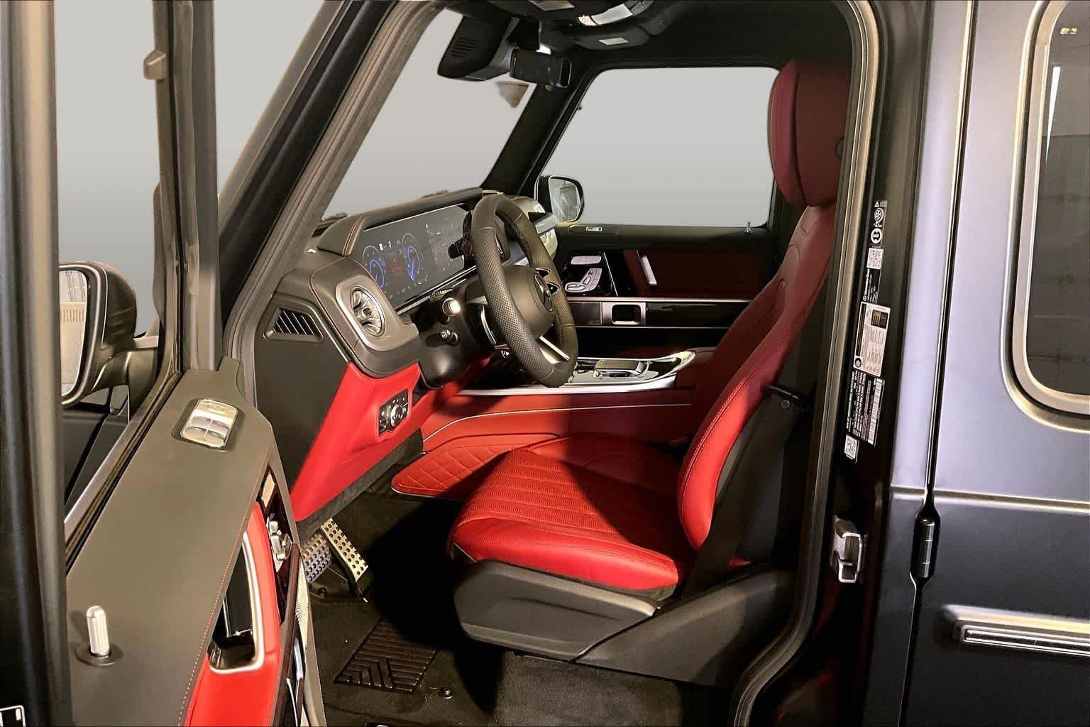 New 2027 MANUFAKTUR Night Black Magno Mercedes-Benz G 580e image 13
