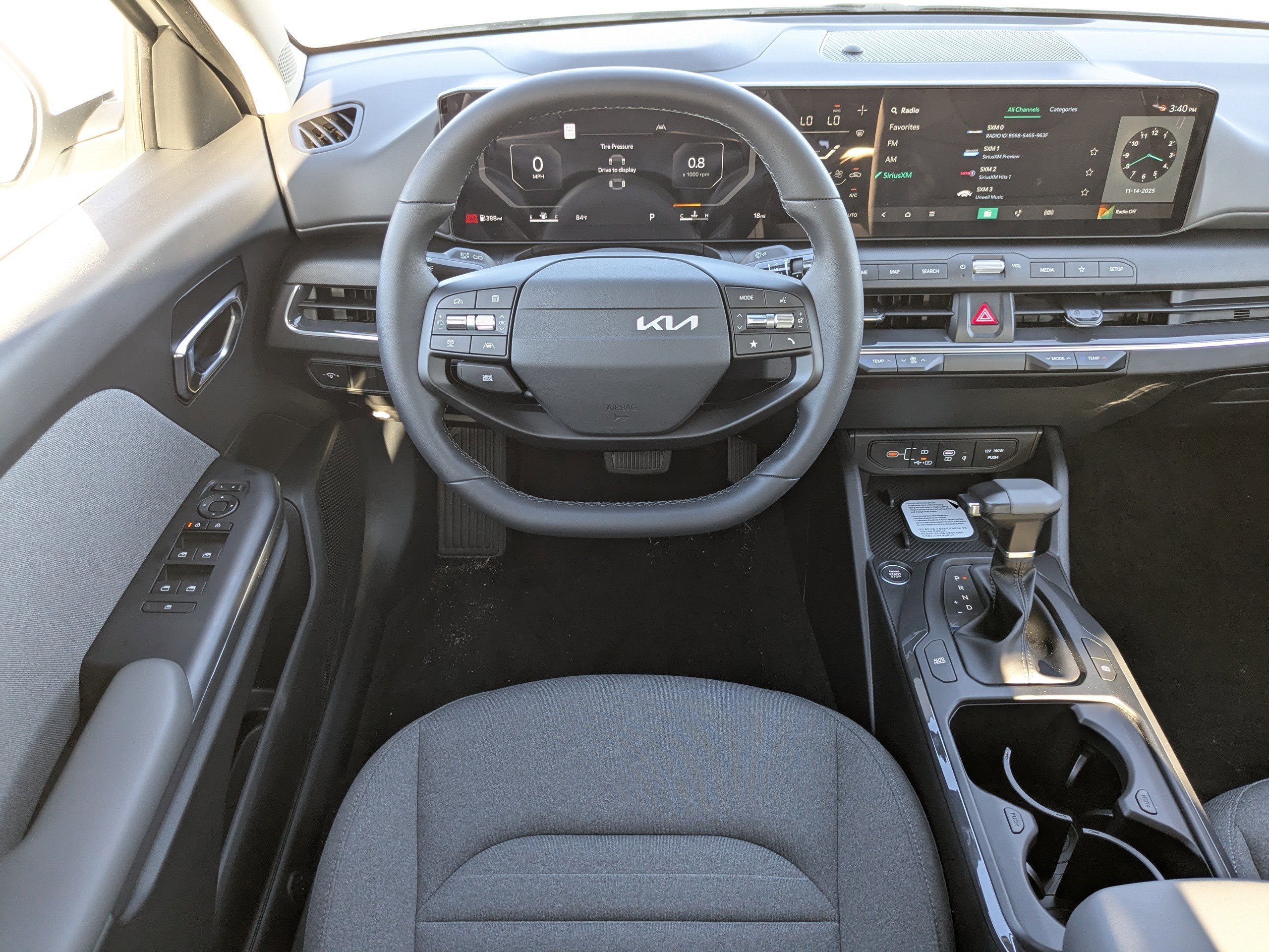 New 2025 Snow White Pearl Kia EX image 18