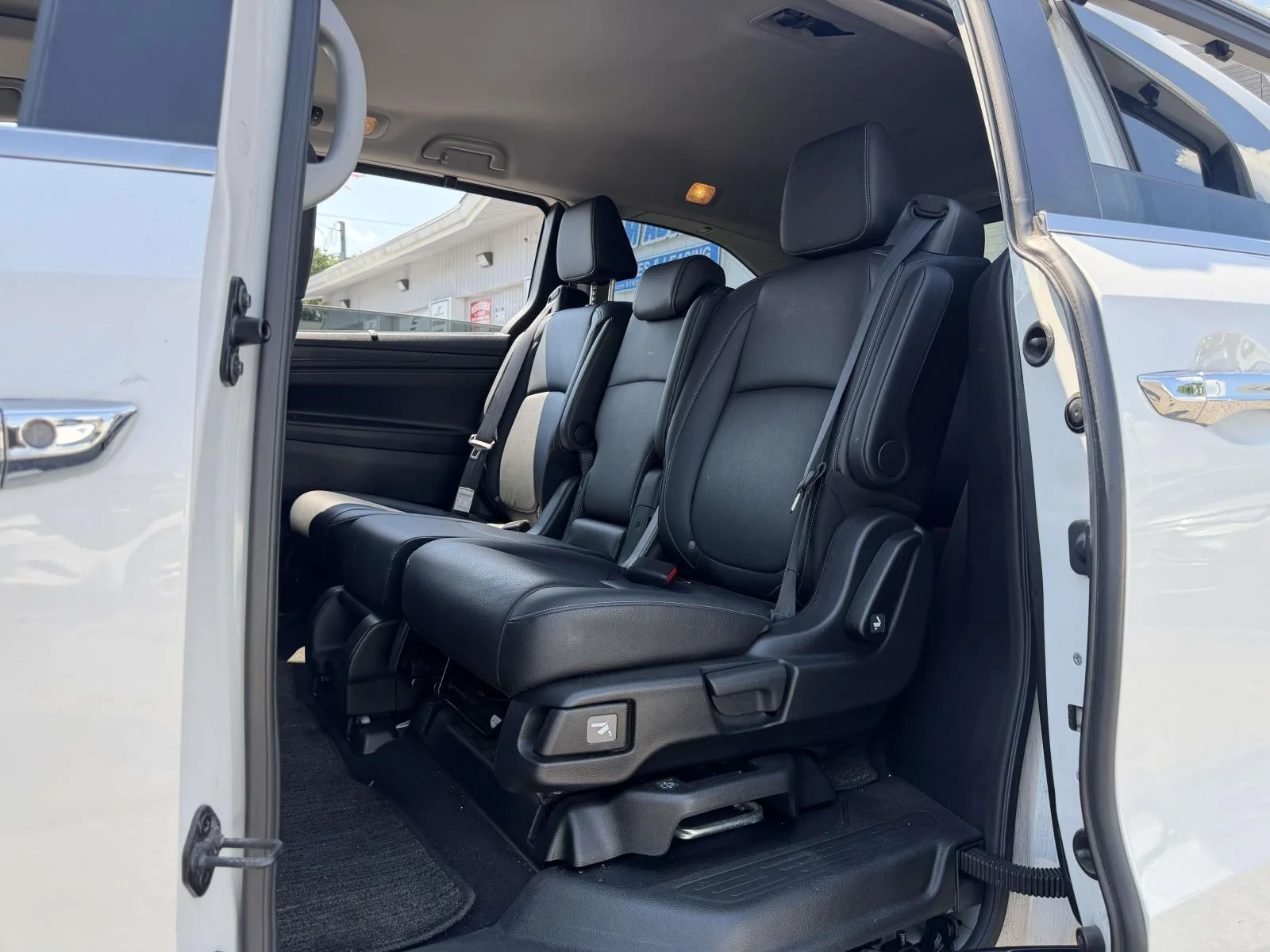 Used 2023 White Honda EX-L image 17