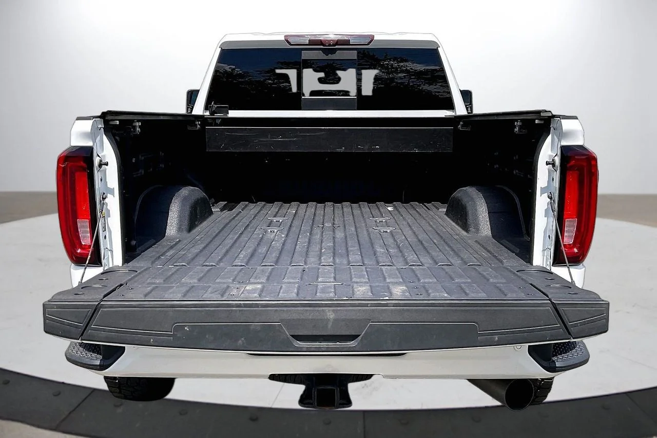 Used 2021 White GMC Denali image 26