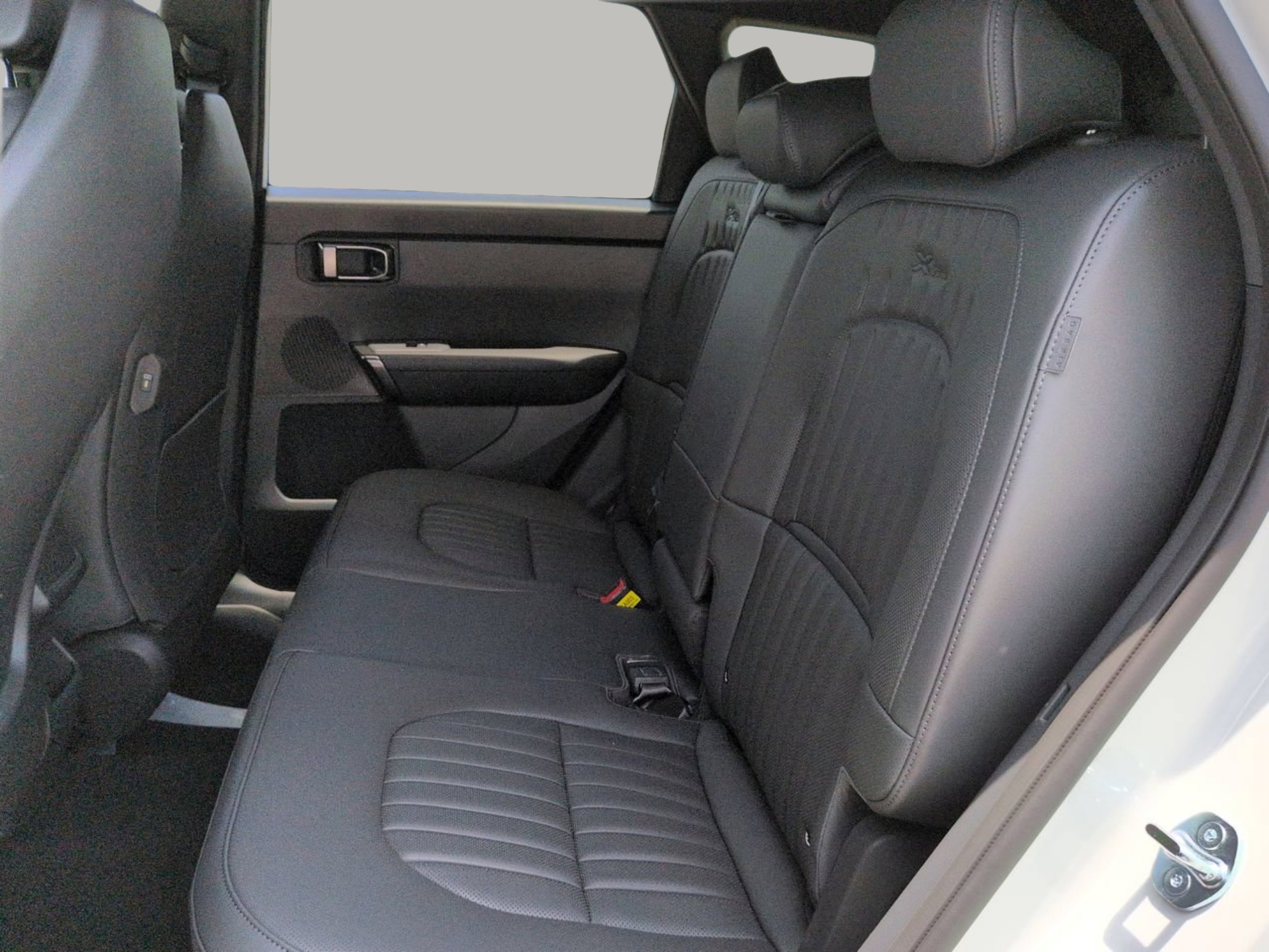 New 2027 Snow White Pearl / Black Roof Kia X-Line S image 17