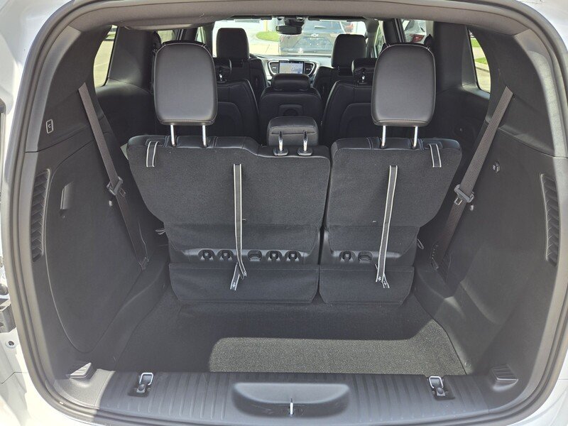 2026 Chrysler Pacifica Select - Photo 14
