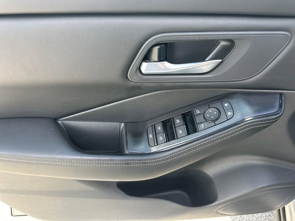 Used 2025 Silver Nissan SV image 25