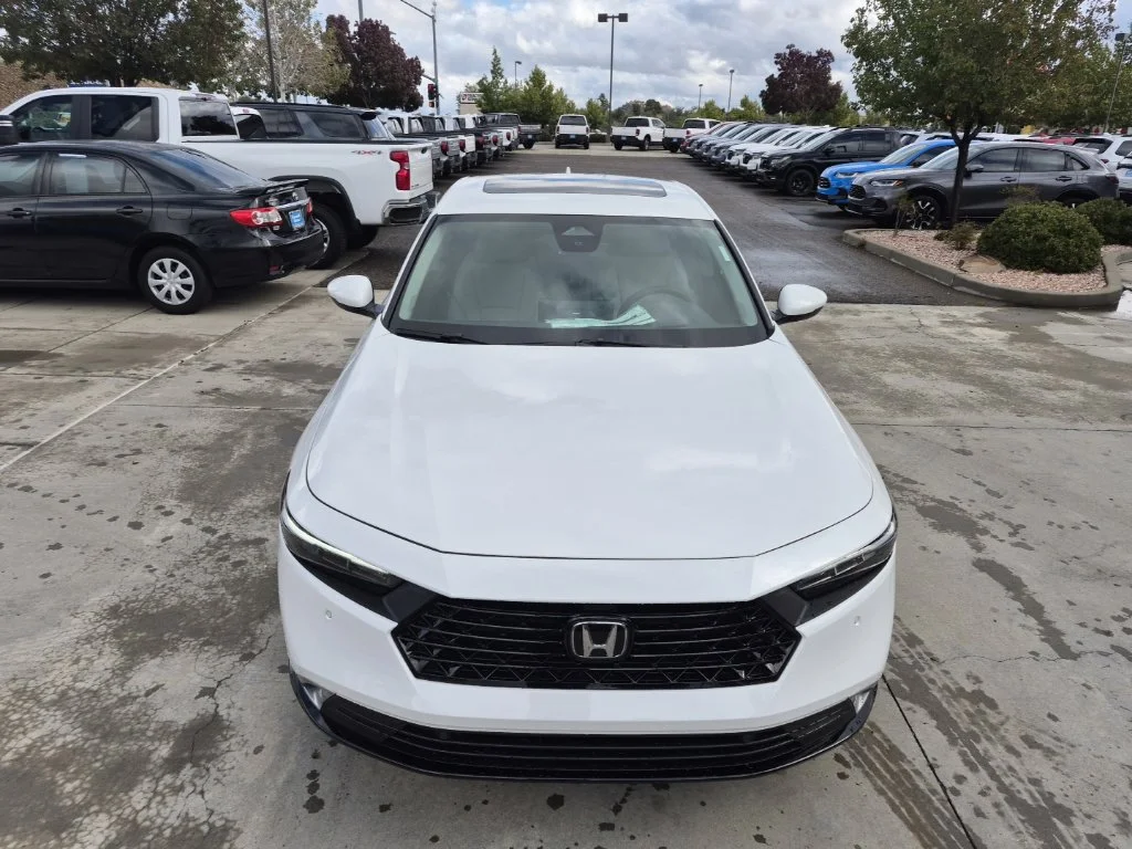New 2026 Platinum White Pearl Honda Touring image 7