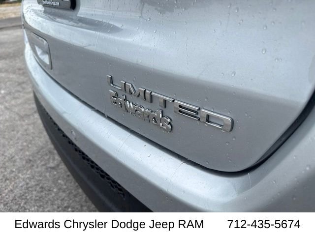 New 2026 Silver Zynith Metallic Clear-Coat Exterior Paint Jeep Limited image 11