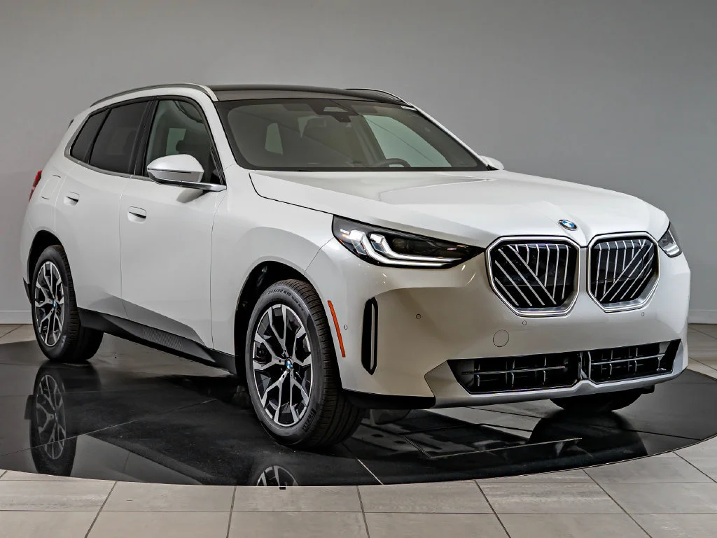 New 2026 Mineral White Metallic BMW 30 xDrive image 11