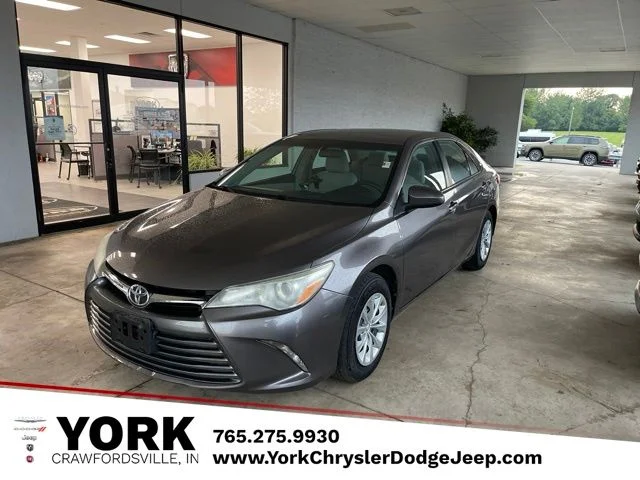 Used 2015 Gray Toyota LE image 1