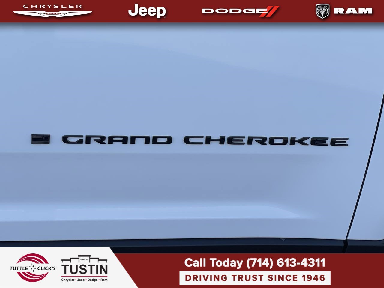 New 2026 Bright White Clear-Coat Exterior Paint Jeep Laredo Altitude image 8