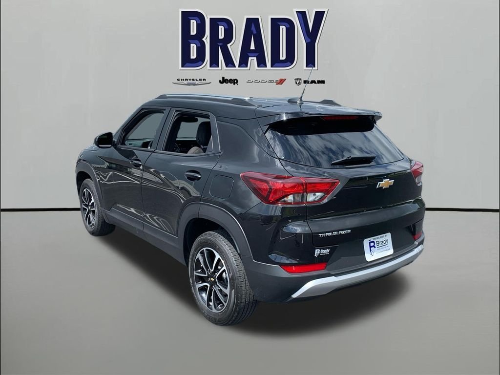 Used 2025 Black Chevrolet LT image 5