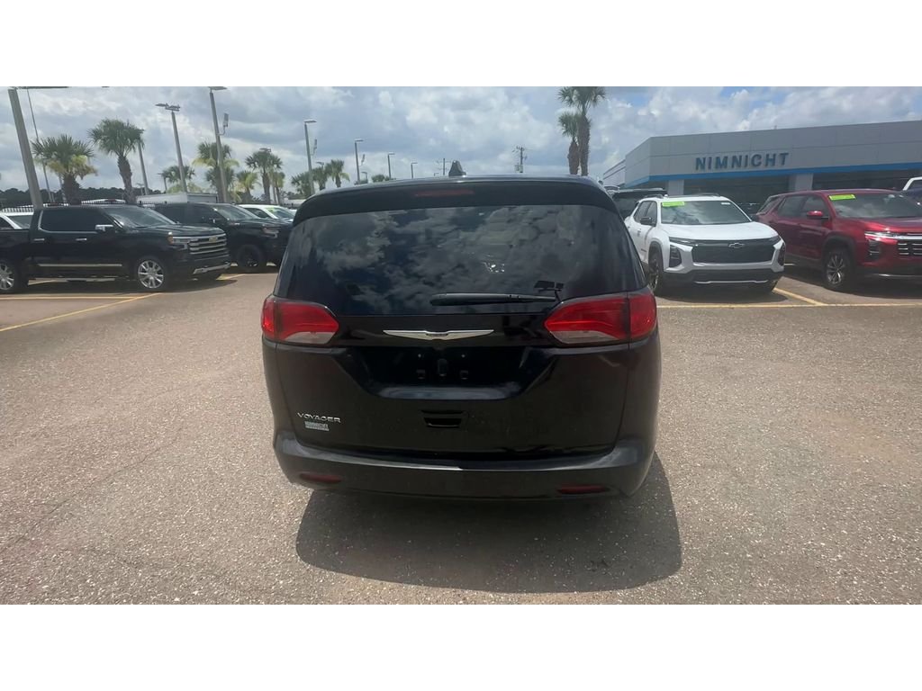 Used 2022 Black Chrysler LX image 3