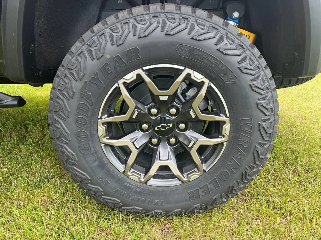 2025 Chevrolet Colorado ZR2 - Photo 15