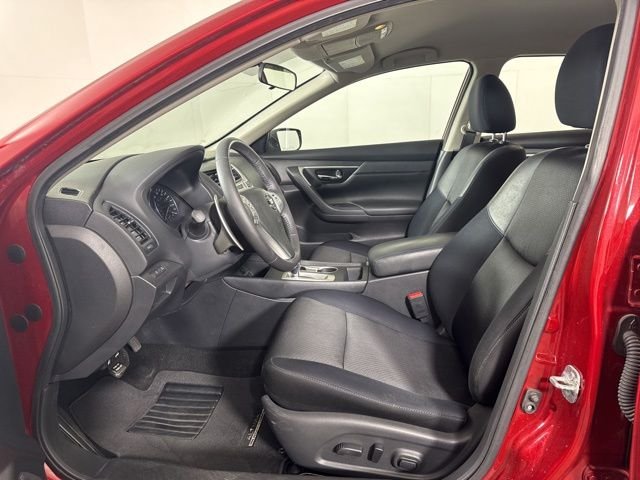 Used 2017 Red Nissan 2.5 SR image 11