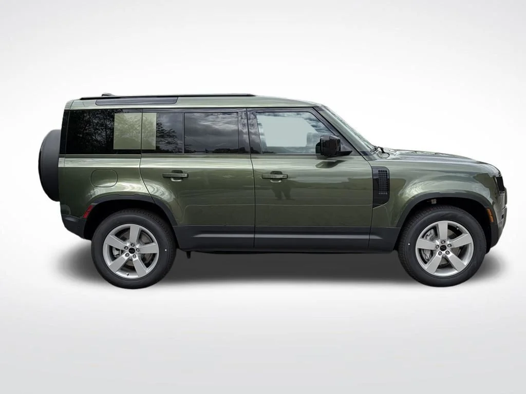 New 2026 Woolstone Green Land Rover S image 4