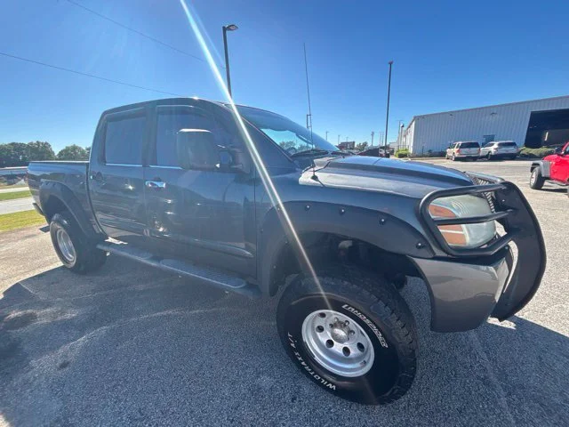 Used 2004 Gray Nissan LE image 1