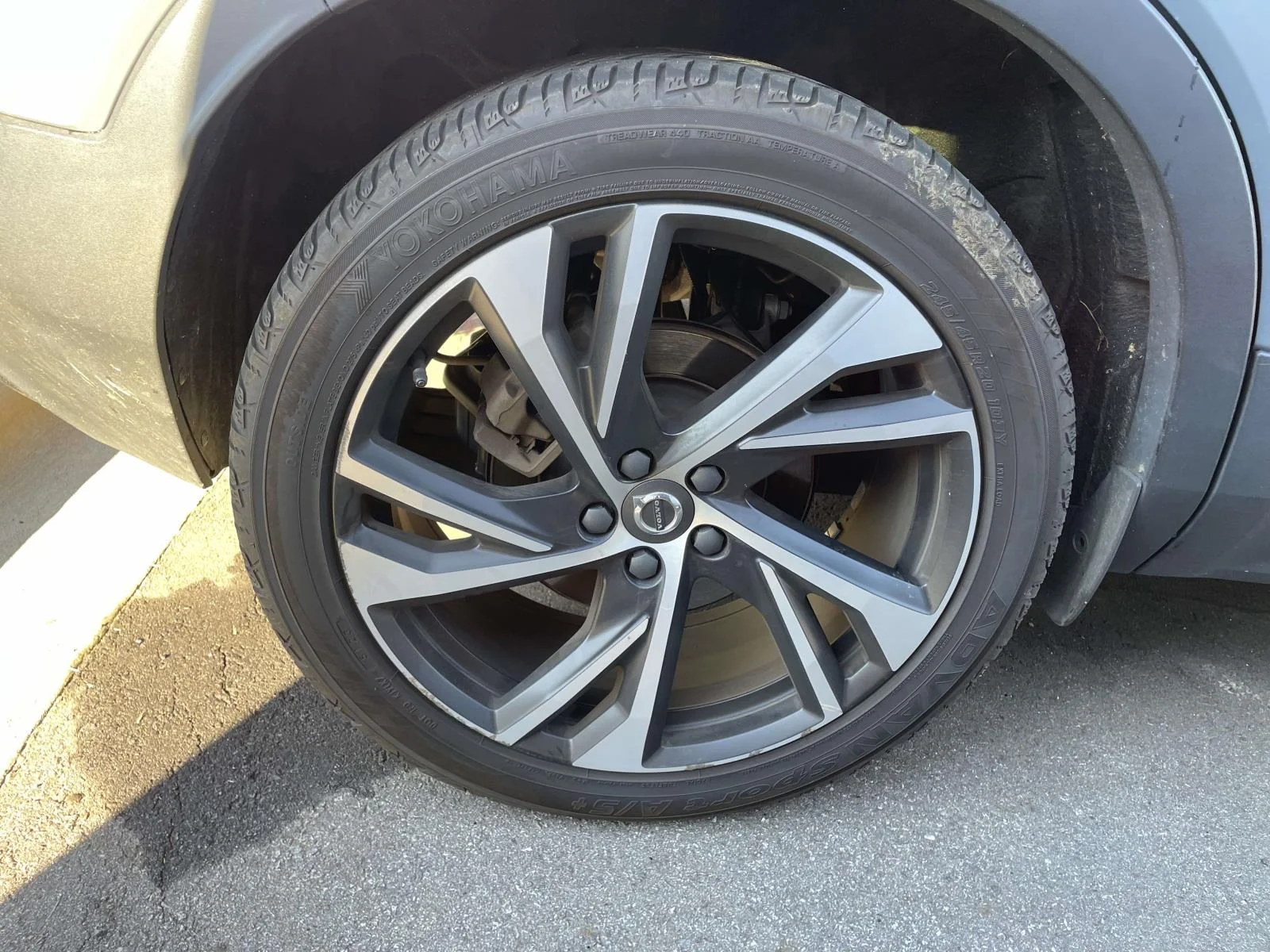 Used 2021  Volvo R-Design image 5