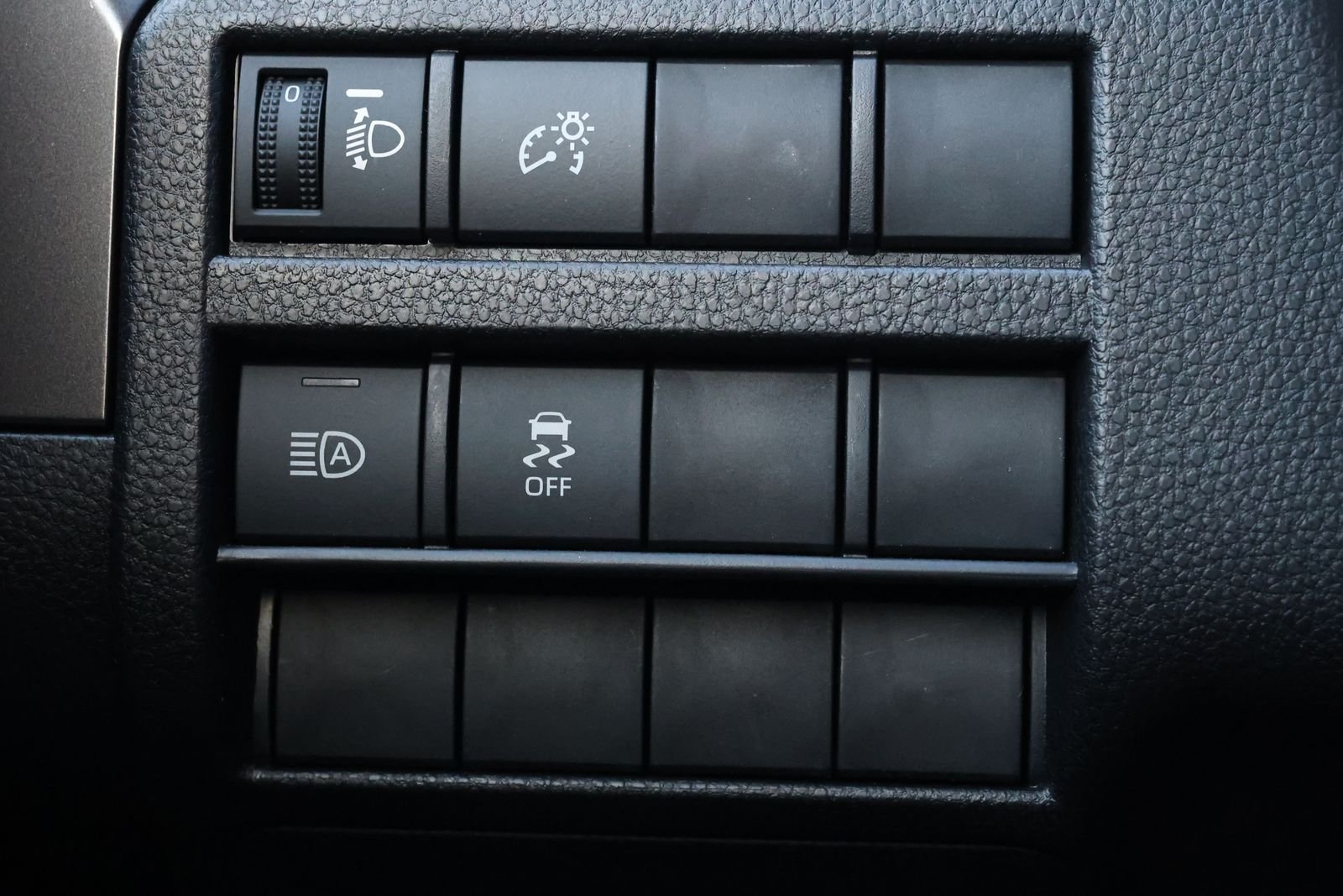 2025 Toyota Tacoma SR5 - Photo 24