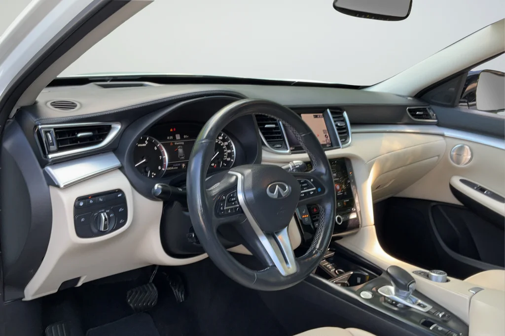 Used 2021 White INFINITI Sensory image 25
