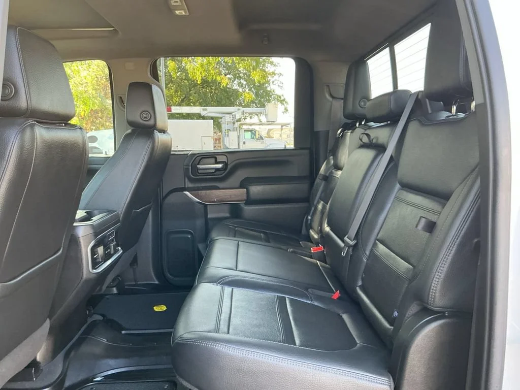 Used 2021 WHITE FROST TRICOAT GMC Denali image 28