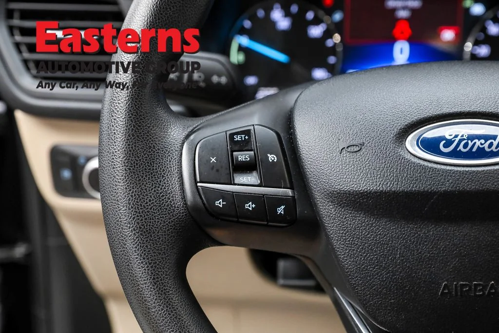 Used 2021 Black Ford SE image 15