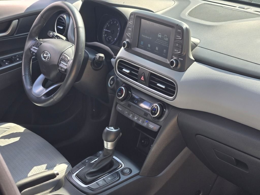 Used 2021 Ultra Black Hyundai Limited image 7