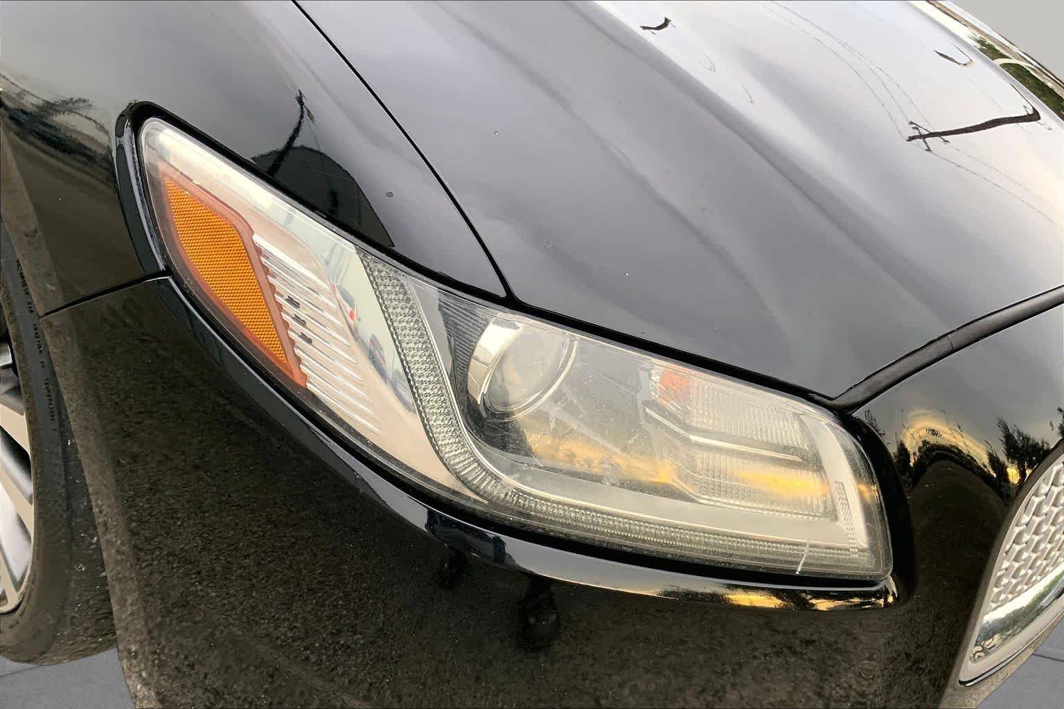 Used 2018 Black Velvet Lincoln Reserve image 23
