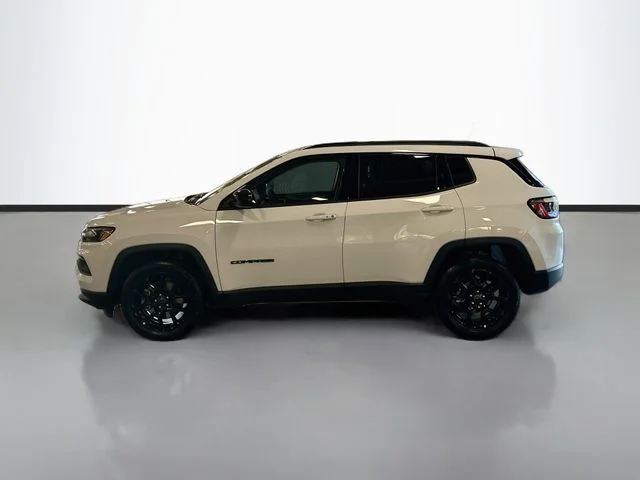 Used 2025 White Jeep Latitude image 6